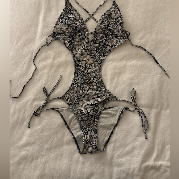 Charlie by Matthew Zink monokini black and white floral print size s/p - Picture 2 of 10